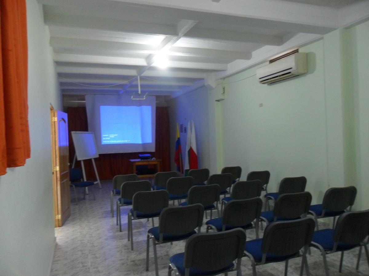 Hotel Punta De Aguila Некоклі Екстер'єр фото
