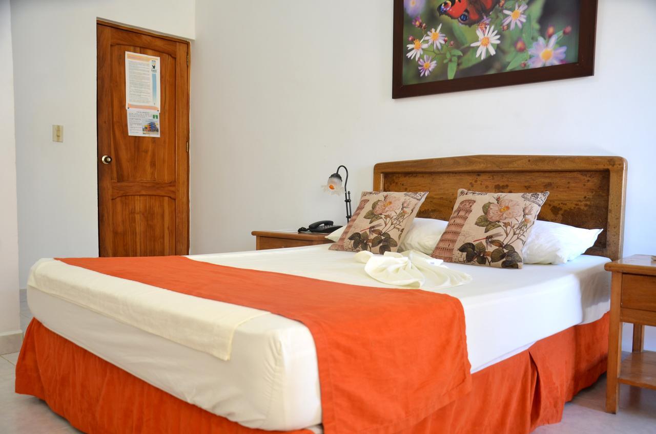 Hotel Punta De Aguila Некоклі Екстер'єр фото